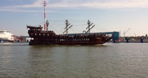 Schiffsverkehr - Piratenschiff